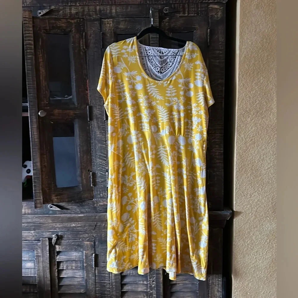 Bobbie Brooks Short Sleeve Lace-Back Floral Print Shift Sun-Dress - 1X - Picture 1 of 4